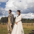 kāzu kleita šampanieša krāsā, rakstaina kleita, mežgīņu mētelis, pērļu pogas, izšūta apdare, A-siluets, garās piedruknes