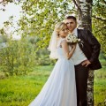 zīda kāzu kleita ar šlepi, izšūta josta, grieķu tipa griezums, dekoratīvas lencītes, korseškleita, pienbalta kāzu kleita, plīvurs, 125 rozītes